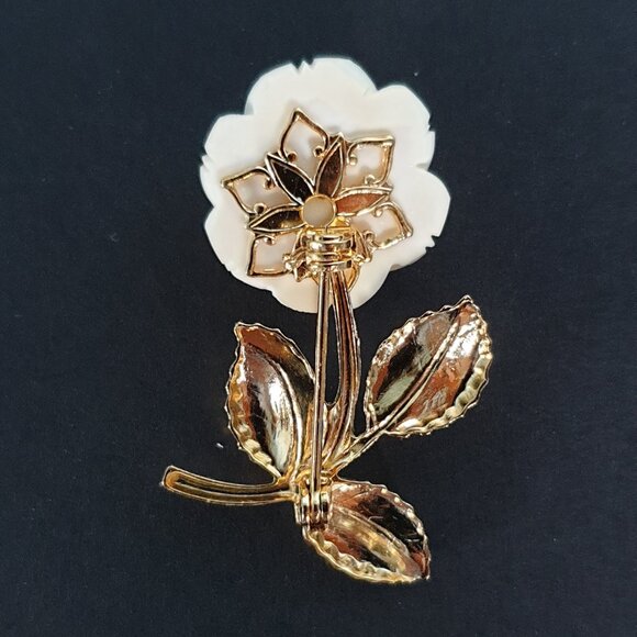 Exquisite Vintage Hand-Carved Bone White Gold Tone Rose Brooch - Picture 6 of 11